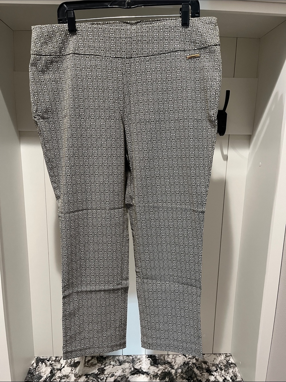 Roz & Ali Green Geometric Cropped Pants